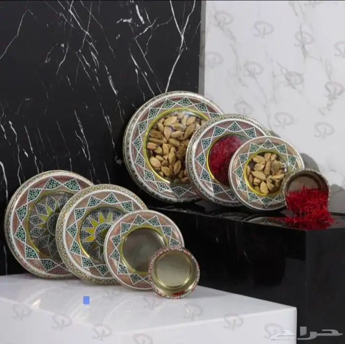 علب الزعفران فارغه 7