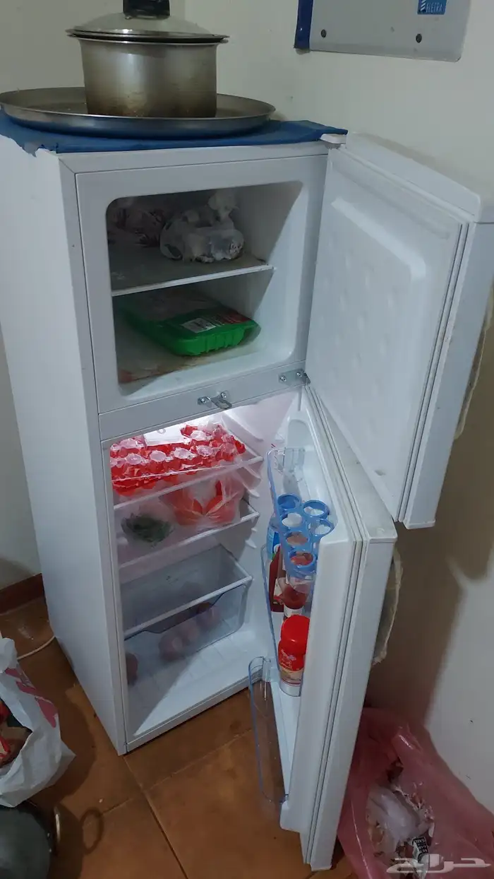 nakki frige two door 220w 1