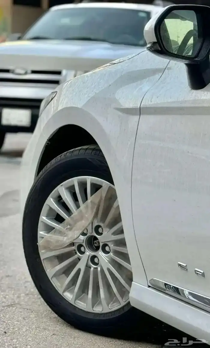 تويوتا كامري LE 2025 نص فل 4