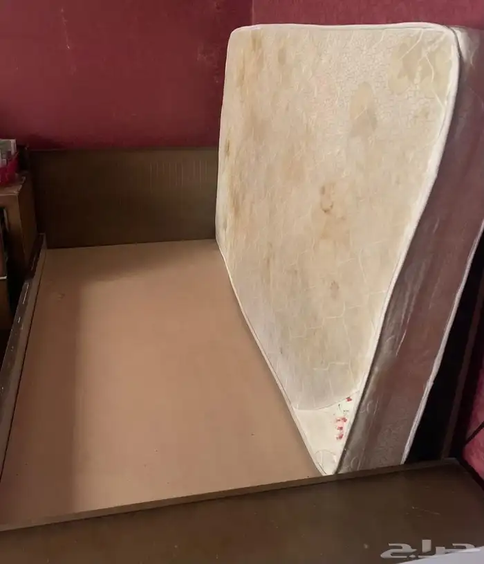 للبيع   سرير خشبي للأطفال مع المرتبه 0