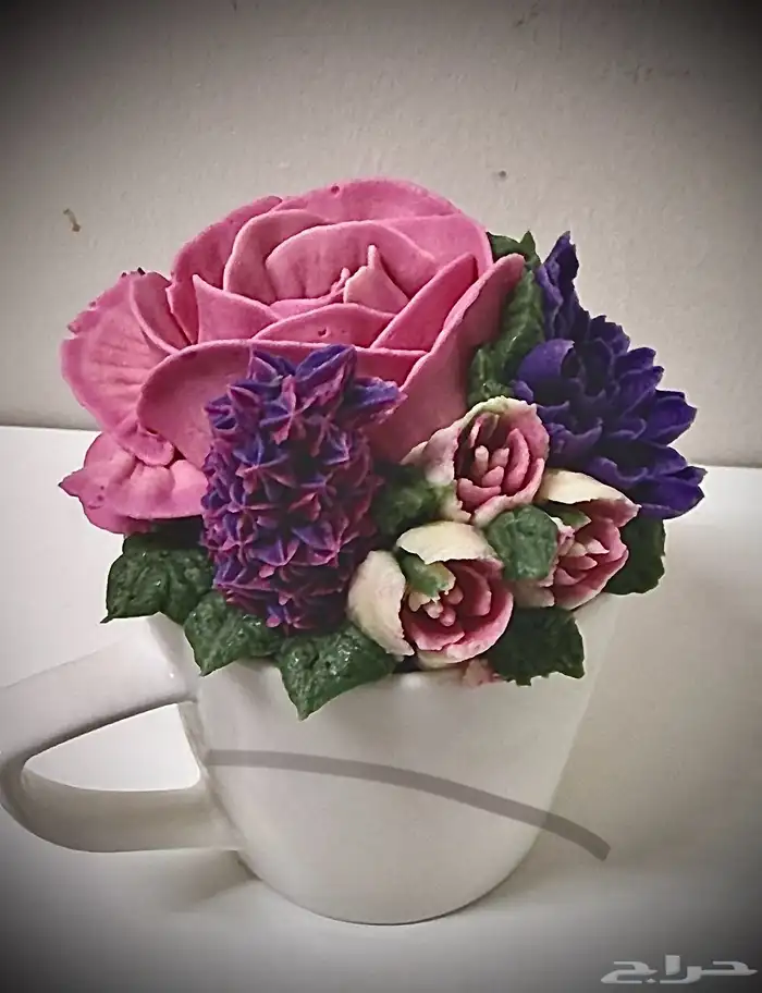 كب كيك بكوب قهوة مزين شكل ورد اجحام مختلفة 1