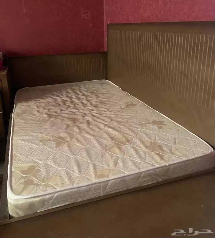 للبيع   سرير خشبي للأطفال مع المرتبه 1