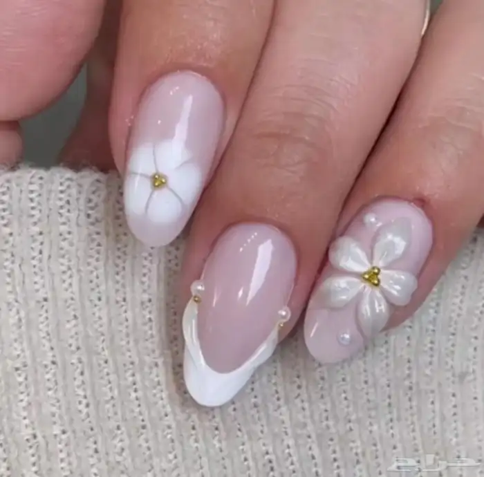 مطلوب صالون للايجار بالعملات فيه حمام مغربي اشغله شهري 0