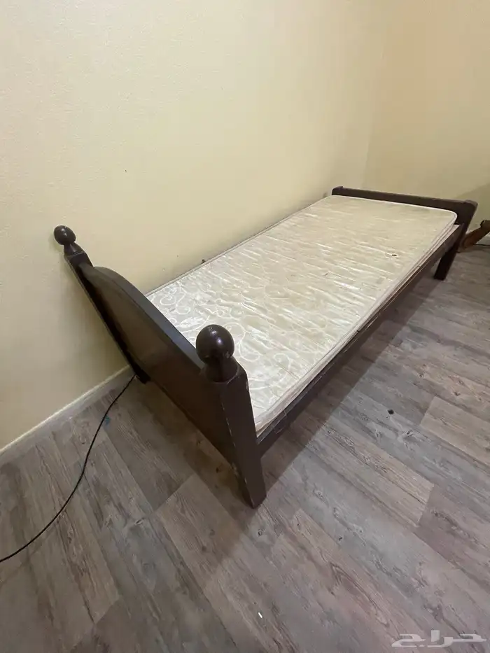 سرير شبه جديد 2