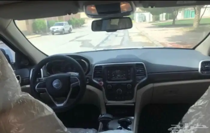 جراند شيروكي لاريدو 6 سلندر ممشى قليل 2