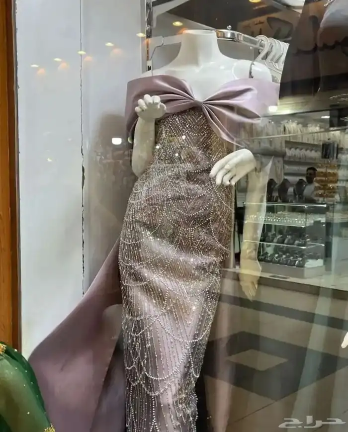 فستان فخم وراقي للبيع 0