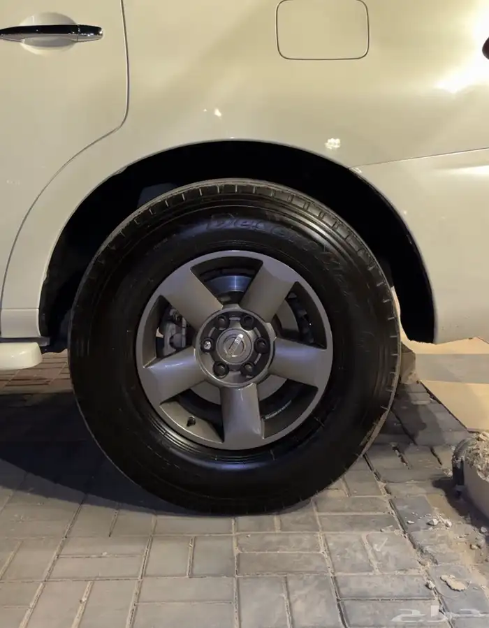 للبيع جنوط ارمادا مقاس 18 فيراني تركب للباترول بلاتنيوم 0