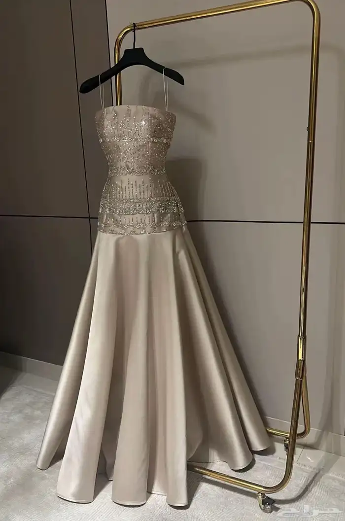 فستان مقاس ميديم بسعر 500 مده لبس 4 ساعات 0