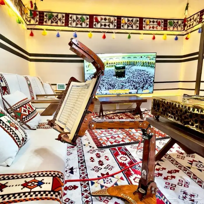 (حامل المصحف الكريم ) 7