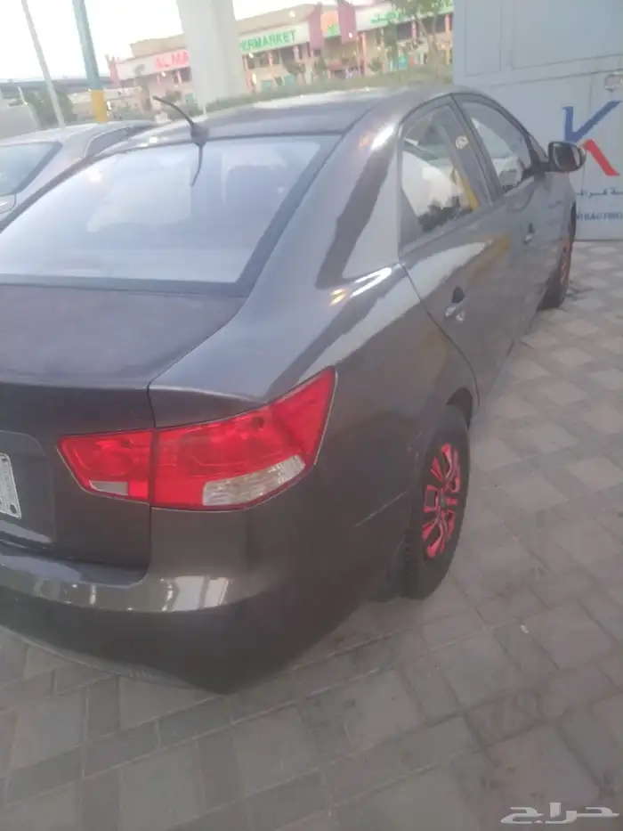 كيا سيراتو بحالة جيدة ولا توجد اي ملاحظات للبيع 6