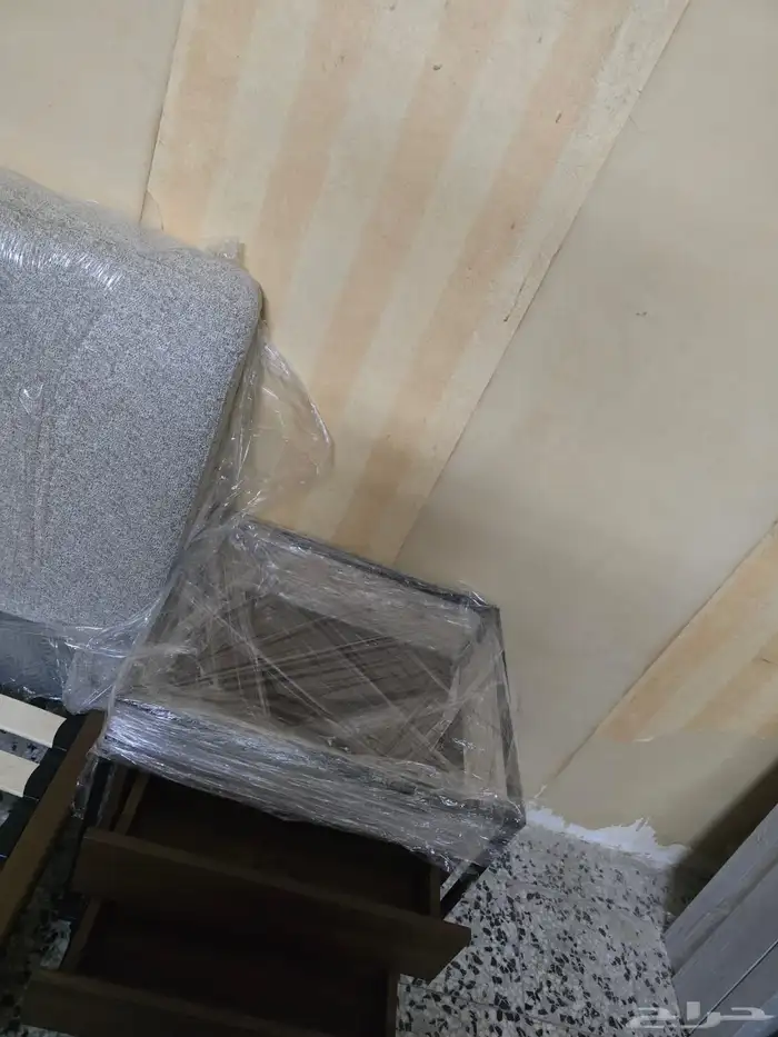 سرير مع 2 كمدينو ايكيا نظيفه جدا 1