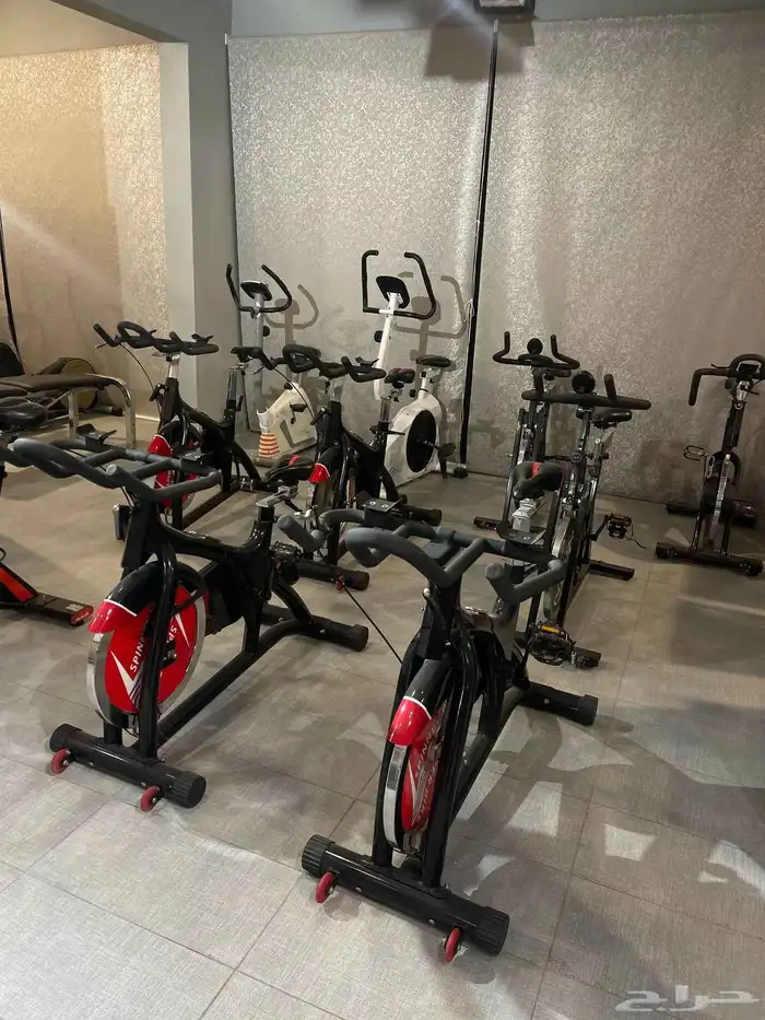 أجهزة نادي رياضي نسائي للبيع او الشراكه 4