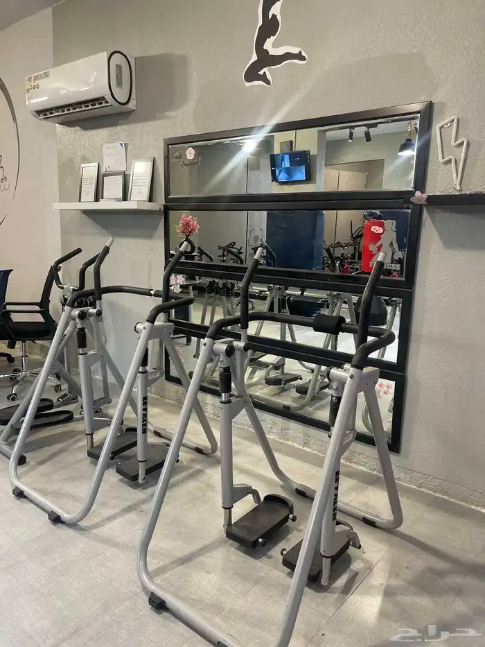 أجهزة نادي رياضي نسائي للبيع او الشراكه 33