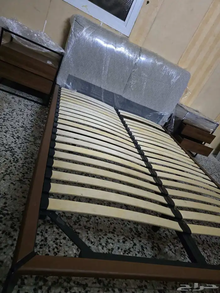 سرير مع 2 كمدينو ايكيا نظيفه جدا 0