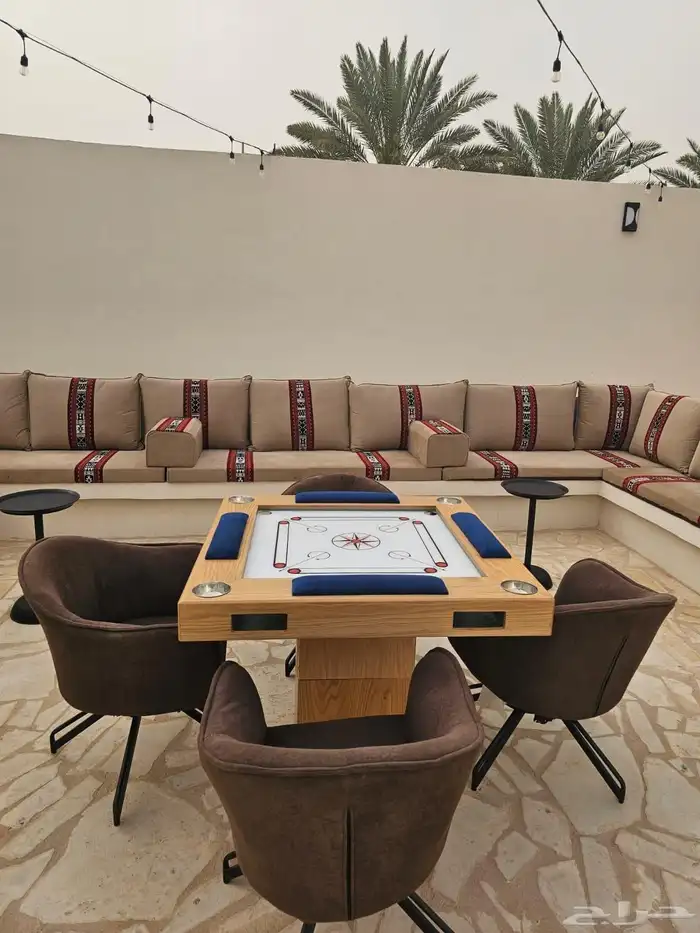 تاجير طاولات كوكتيل ملبس تاجير حواجز بنكيه ممرات تاجيرسماعات 1