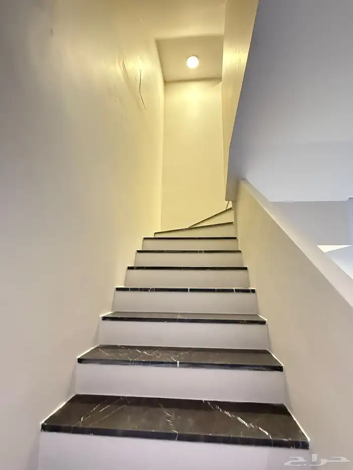 فيلا للايجار تاون هاوس جديد رقم B5 21