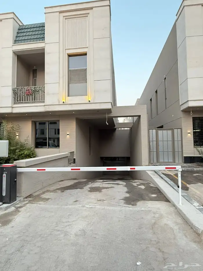 فيلا للايجار تاون هاوس جديد رقم B5 28