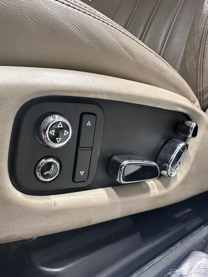 النوع بنتلي مولسان موديل 2011 عداد 100k الف 14