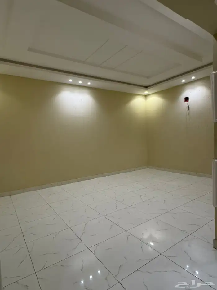 فيلا درج صالة للايجار الشهري او السنوي في حي الحزم 7