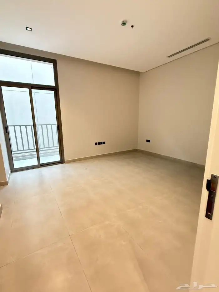 فيلا للايجار تاون هاوس جديد رقم B5 24