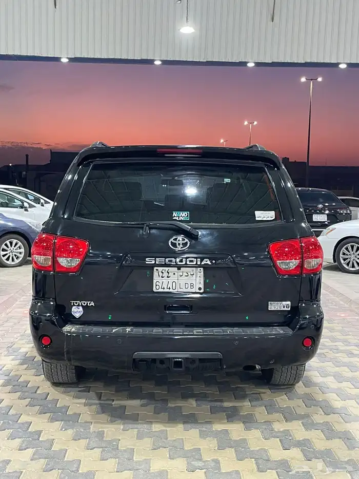 تويوتا سيكويا موديل 2010 نص فل 9
