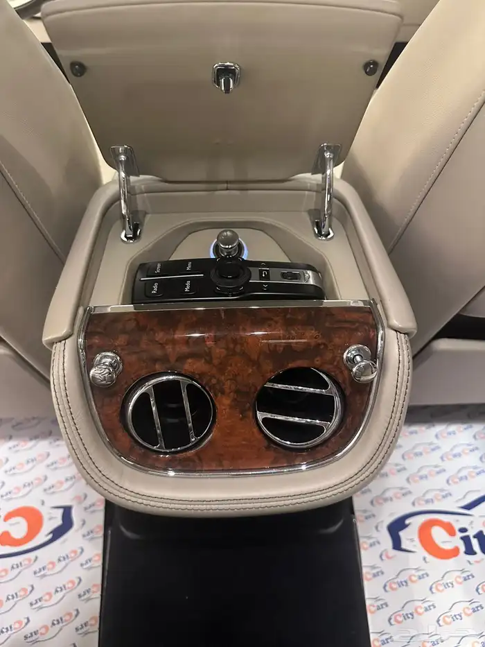 النوع بنتلي مولسان موديل 2011 عداد 100k الف 4