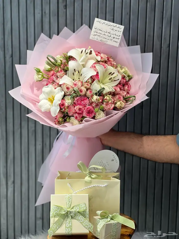 هدايا   ورد  ورد طبيعي  وردصناعي  باقة ورد  تغليف 76