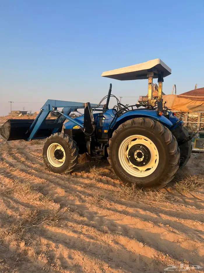 حراثه فيات شبه جديده الجميح مع ملحقاتها 0