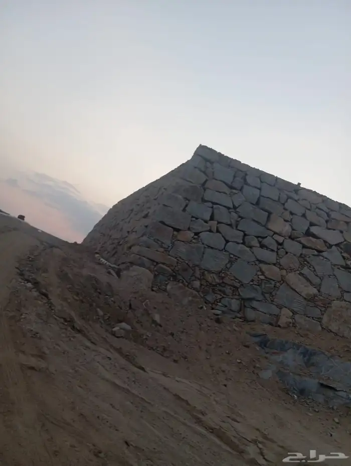 بكلين لبناء الحجر وقص الاراضي ولهدم المباني اتالفه 1