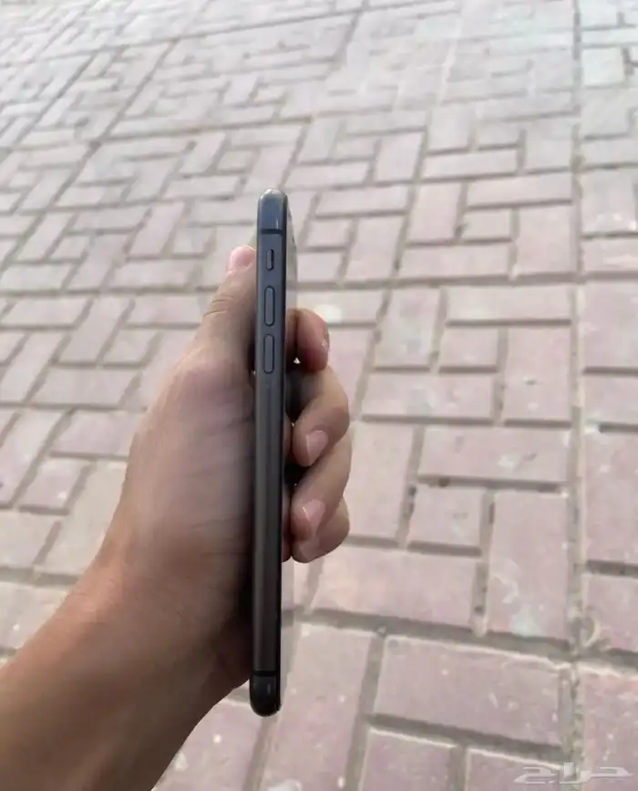 ايفون 11 العادي 0