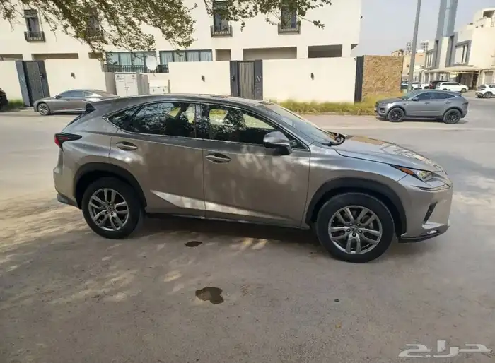 لكزس NX 2019 11
