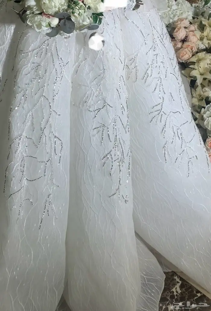 فستان عروس للبيع مع ملحقاته 2