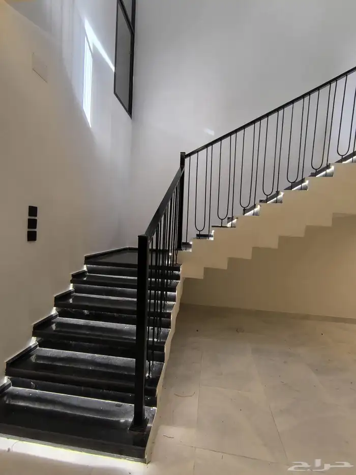 للبيع شقق ارضيه وارواف علويه مع ملحق في خميس مشيط حى الوسام. 5