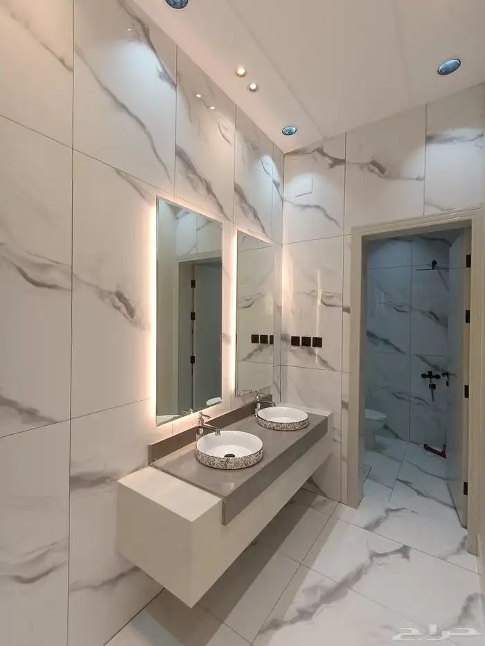 للبيع ارواف ارضيه وعلويه سطح بحوش ومدخل سياره 34