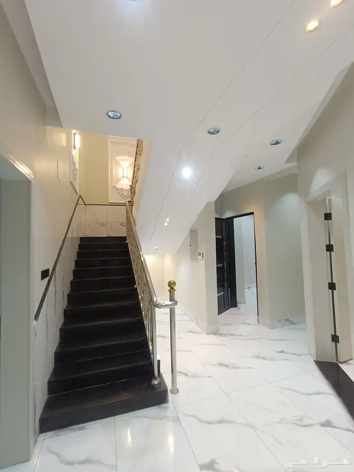 للبيع ارواف ارضيه وعلويه سطح بحوش ومدخل سياره 13