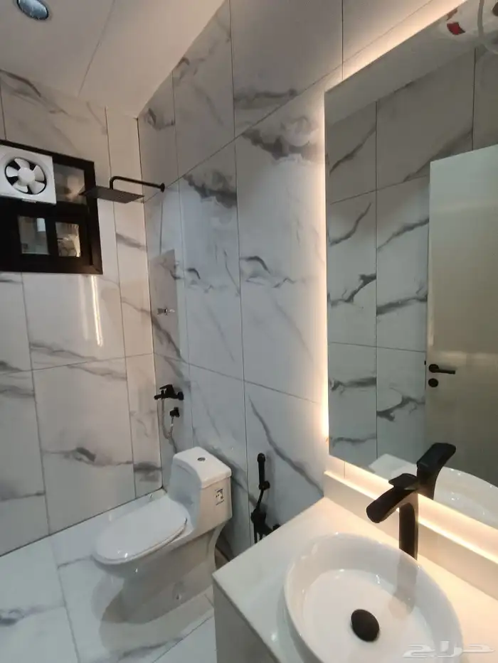 للبيع ارواف ارضيه وعلويه سطح بحوش ومدخل سياره 49