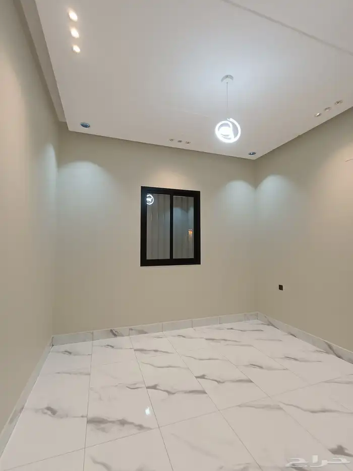 للبيع ارواف ارضيه وعلويه سطح بحوش ومدخل سياره 45