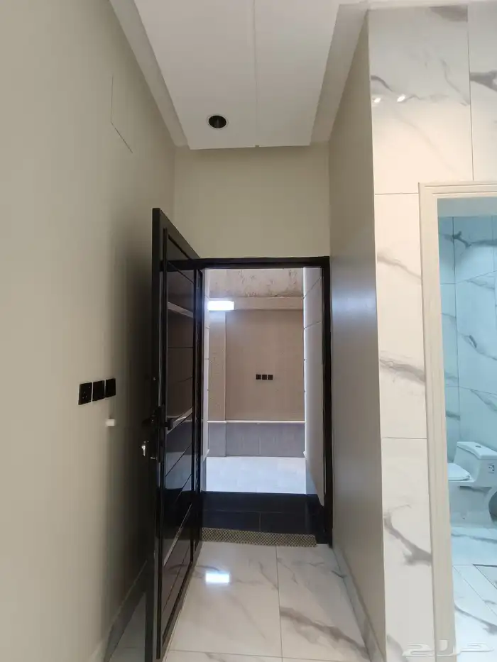 للبيع ارواف ارضيه وعلويه سطح بحوش ومدخل سياره 42