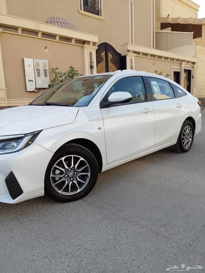 تويوتا يارس 2023 1