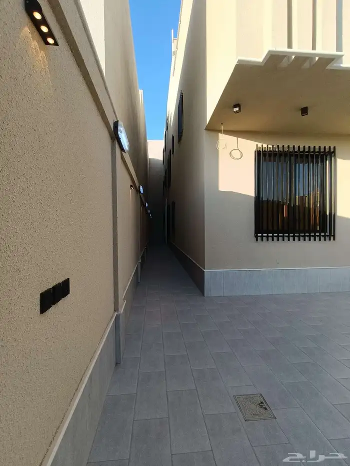 للبيع ارواف ارضيه وعلويه سطح بحوش ومدخل سياره 29