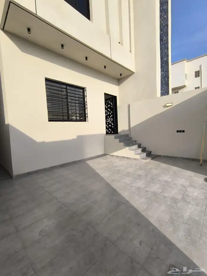 للبيع شقق ارضيه وارواف علويه مع ملحق في خميس مشيط حى الوسام. 1