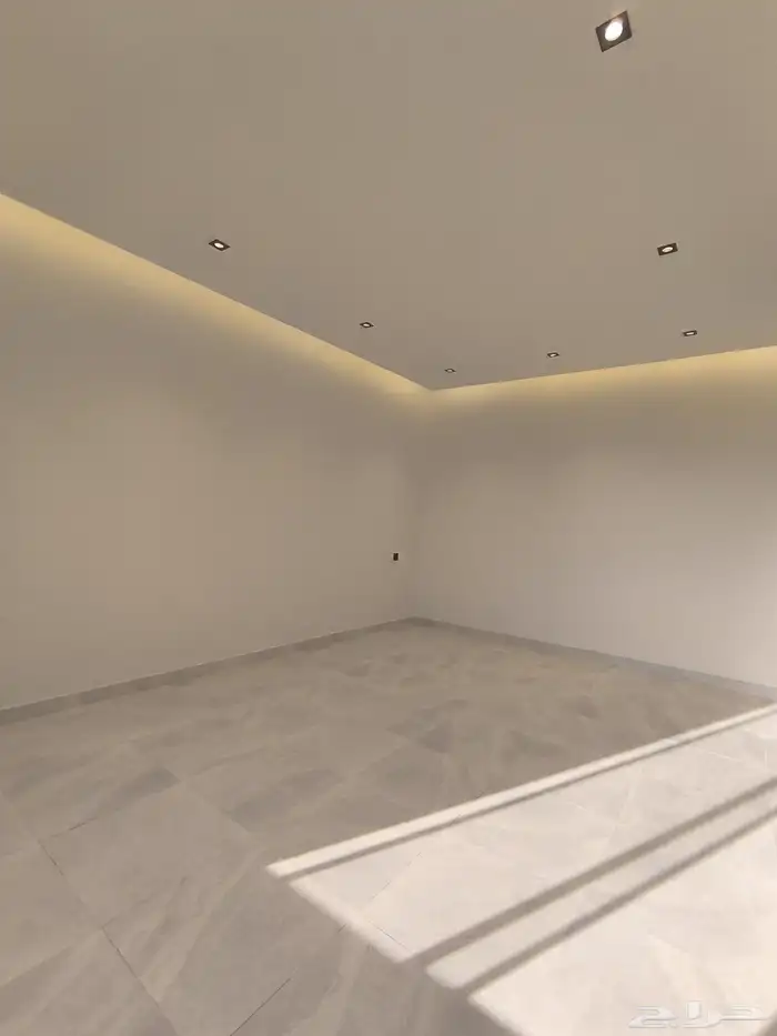 للبيع شقق ارضيه وارواف علويه مع ملحق في خميس مشيط حى الوسام. 8