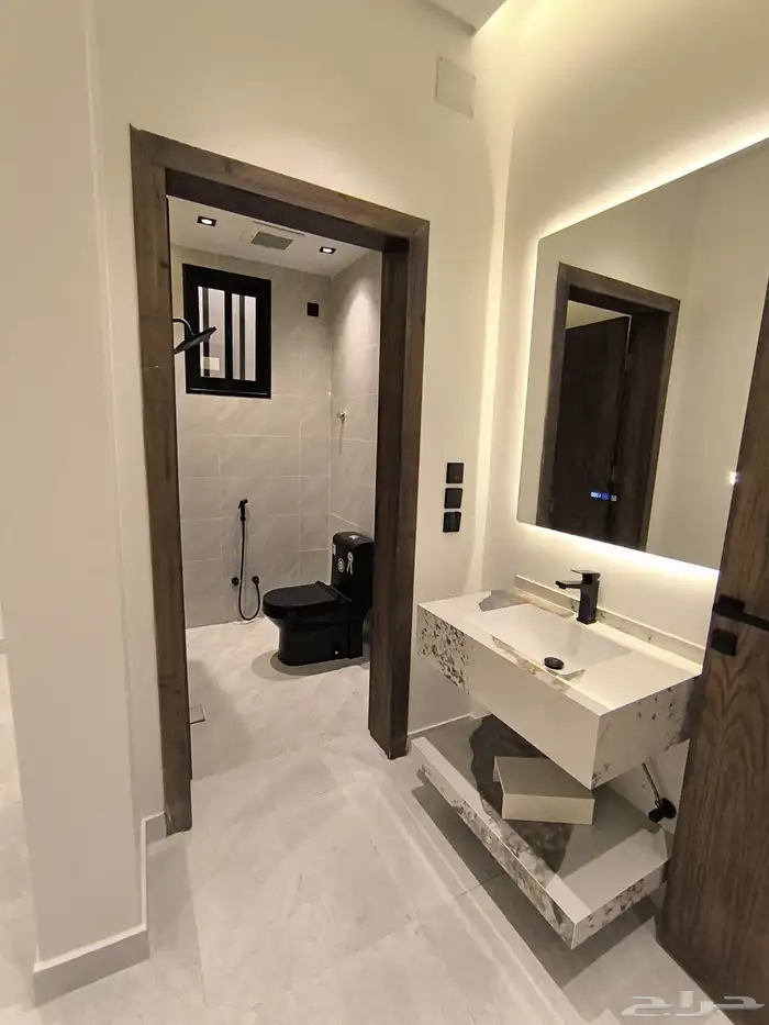 للبيع شقق ارضيه وارواف علويه مع ملحق في خميس مشيط حى الوسام. 9