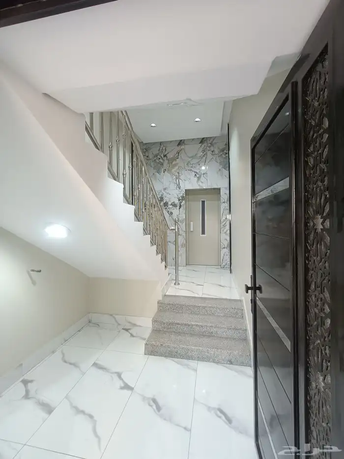 للبيع ارواف ارضيه وعلويه سطح بحوش ومدخل سياره 2