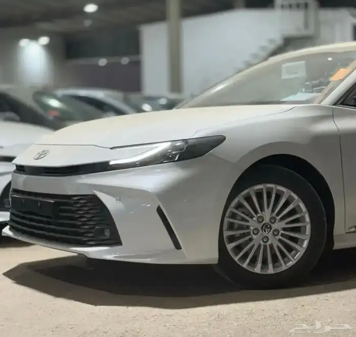 تويوتا كامري LE 2025 نص فل 1