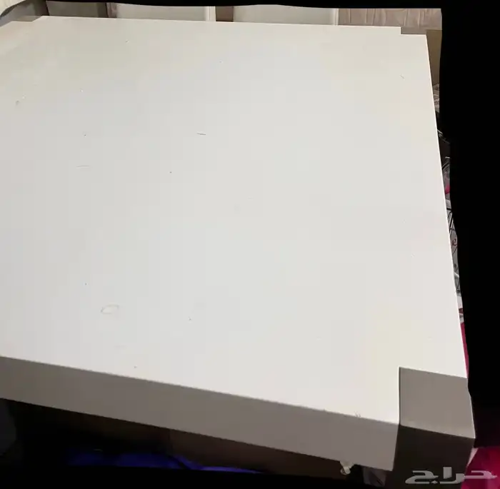 طاوله بيضاء 0