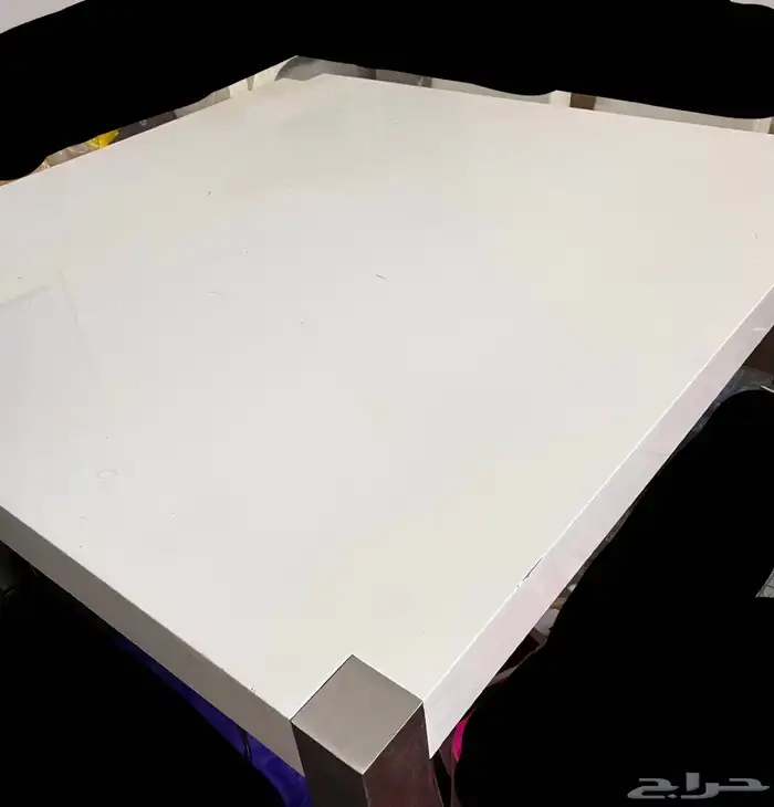 طاوله بيضاء 1