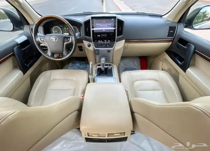 تويوتا لاندكروزر 2017 GXR فل سعودي 27