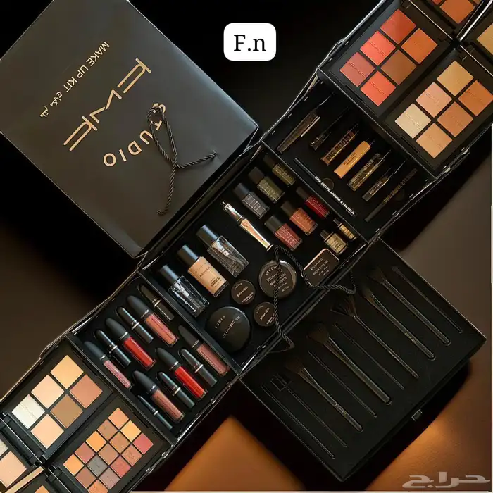 مجموعة الاناقة مكياج 0