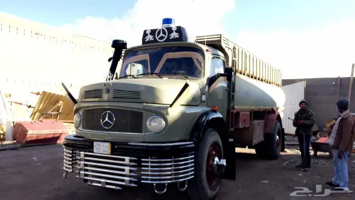 للبيع وايت مرسيدس موديل 74 0